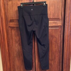 Xersion Quick-Dri Black 7/8 Ankle Leggings. Medium